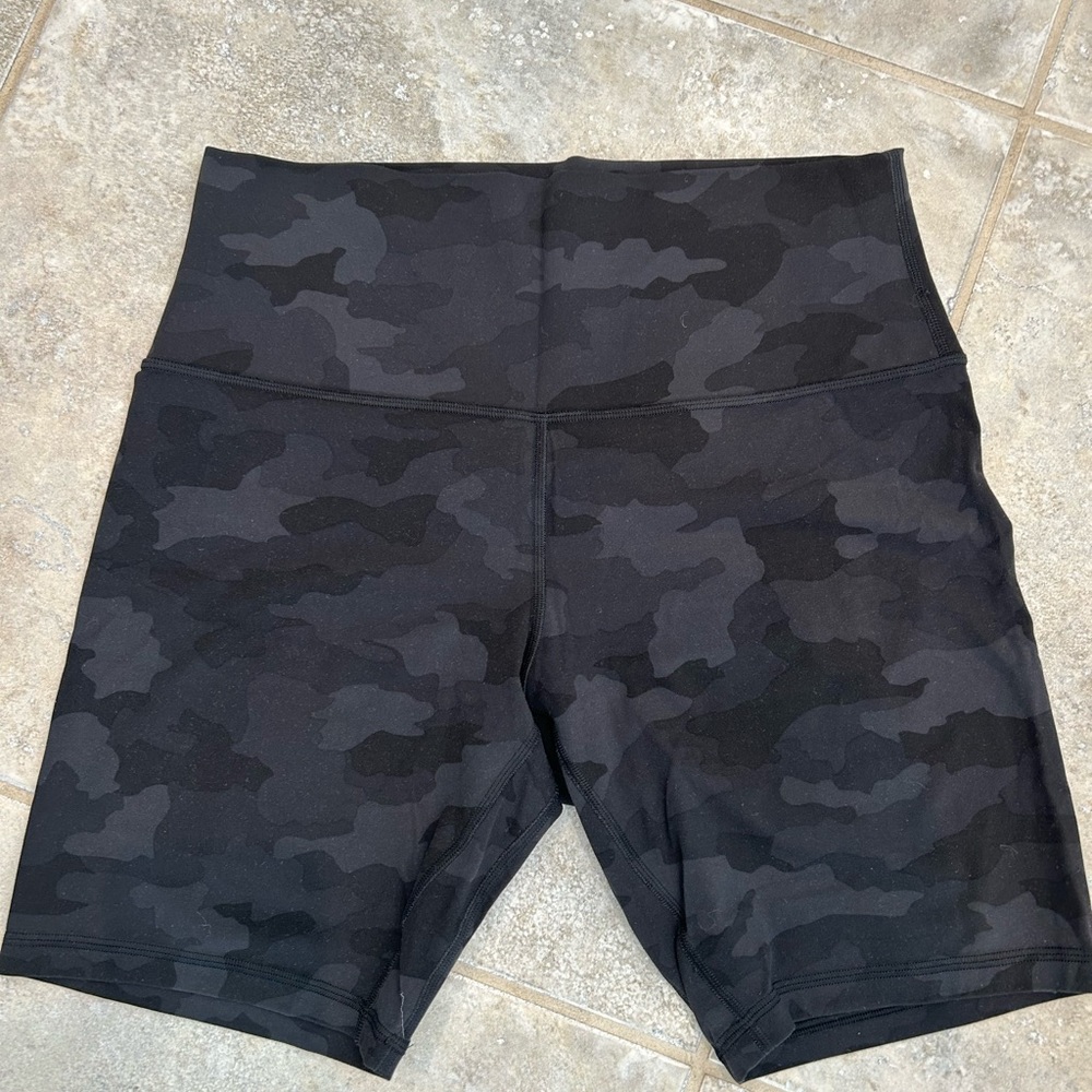 Size 12 lululemon camo shorts